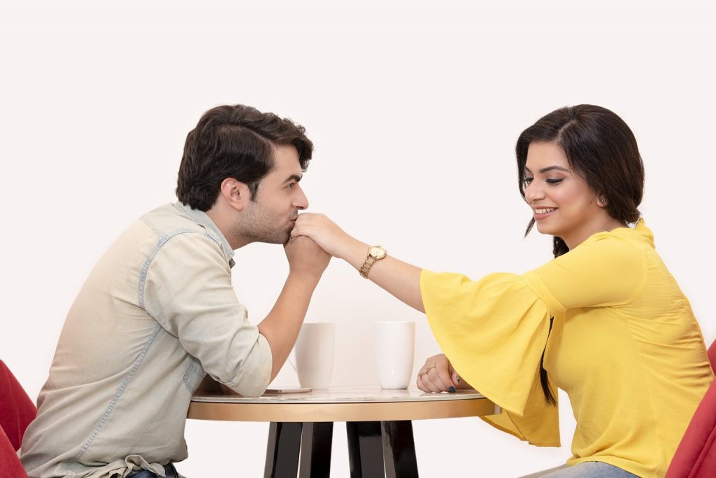 Dating and Courtship Behaviors Vary with Social Class in Which of the Following Ways?